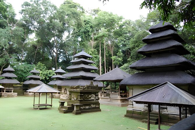 Bali Full Day-Tour: Denpasar City and Tanah Lot Sunset Tour - Badung Traditional Market: real shopping, real distractions