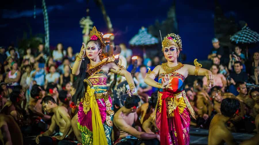 Bali: Full-Day Tour of Nungnung Waterfall, Tanah Lot Tample - Tanah Lot Temple sunset: sea views, markets, and photo pressure