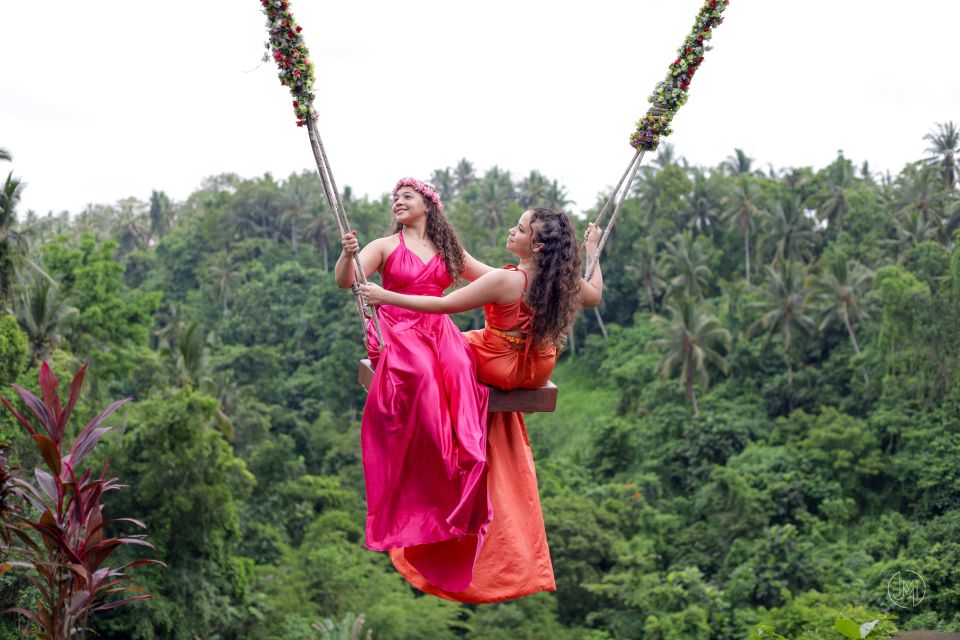 Bali: Heaven Swing, Beratan temple, Rice Terrace - Taman Ayun Temple: royal grounds and the saroong shortcut