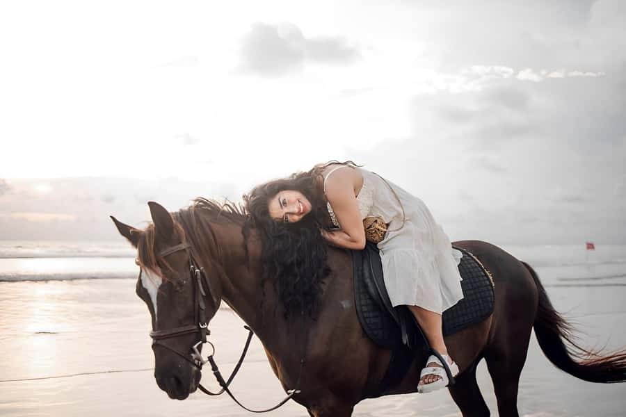 Bali: Horse Riding Tour on Seminyak Beach Include Transport - The safety briefing and helmets: why this matters on sand