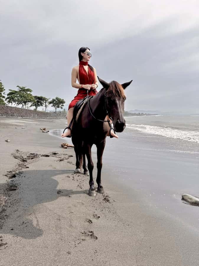 Bali: Horseback Tour Through Saba Beach and Local Temples. - After the ride: stable time, photos with the horse, and a welcome drink