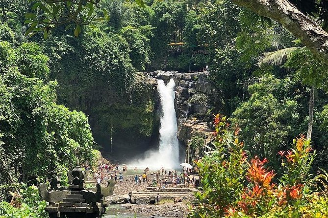 Bali Iconic Tour with Buffet Lunch and Attraction Tickets - Grand Puncak Sari Restaurant: buffet lunch with a volcano view
