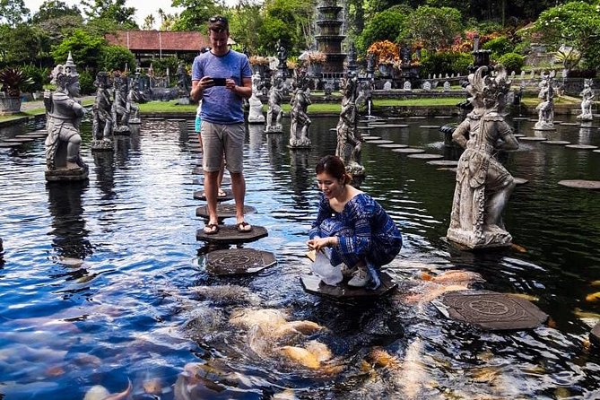 Bali Instagram Tour: Gate of Heaven, Swing and Waterfall Day Tour - Stop 1: Lempuyang Temple and the Gate of Heaven framing