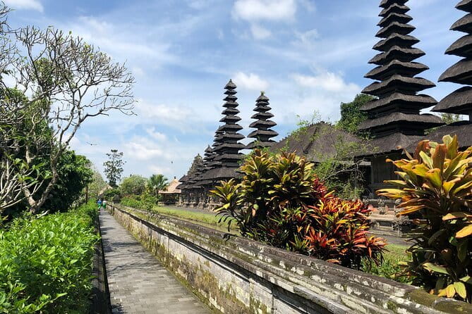 BALI INSTAGRAM TOURS; Handara Gate, Taman Ayun, & Ulundanu Temple - Ulun Danu Beratan Temple: why this water temple is more than a postcard