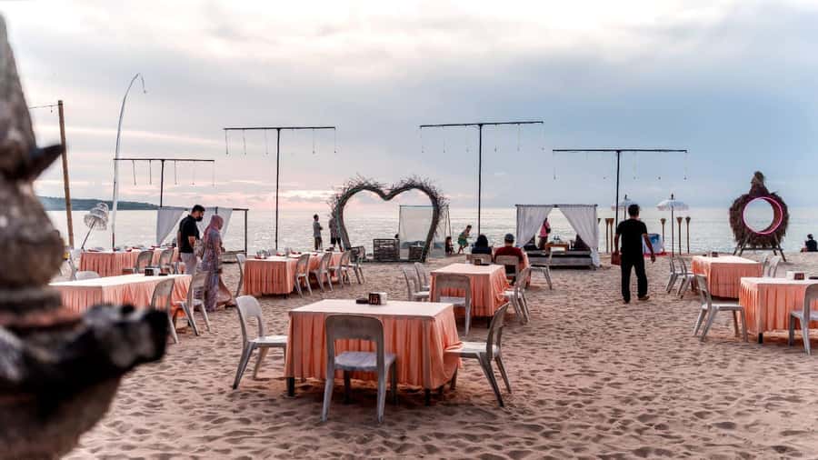 Bali: Jimbaran Bay Romantic Spa and Seafood Sunset Dinner - Key Things That Make This Romantic Spa and Sunset Dinner Work