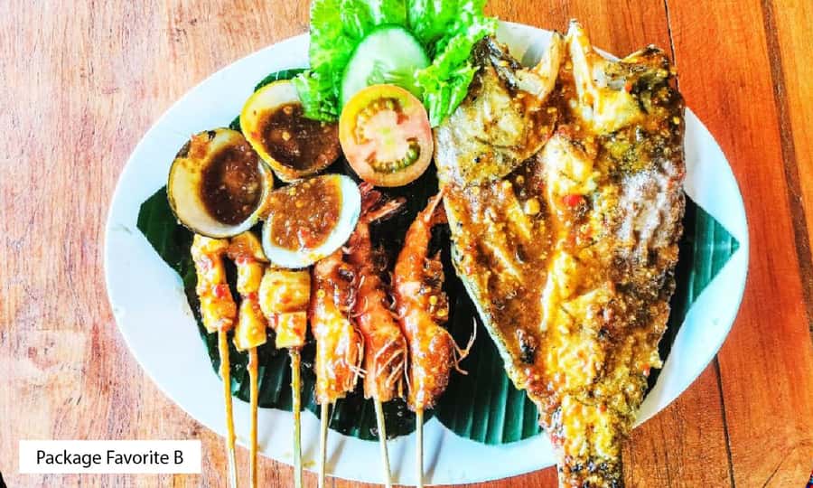 Bali: Jimbaran New Dewata Cafe Seafood Meal with Drinks - Sunset timing: making the colors and the meal line up