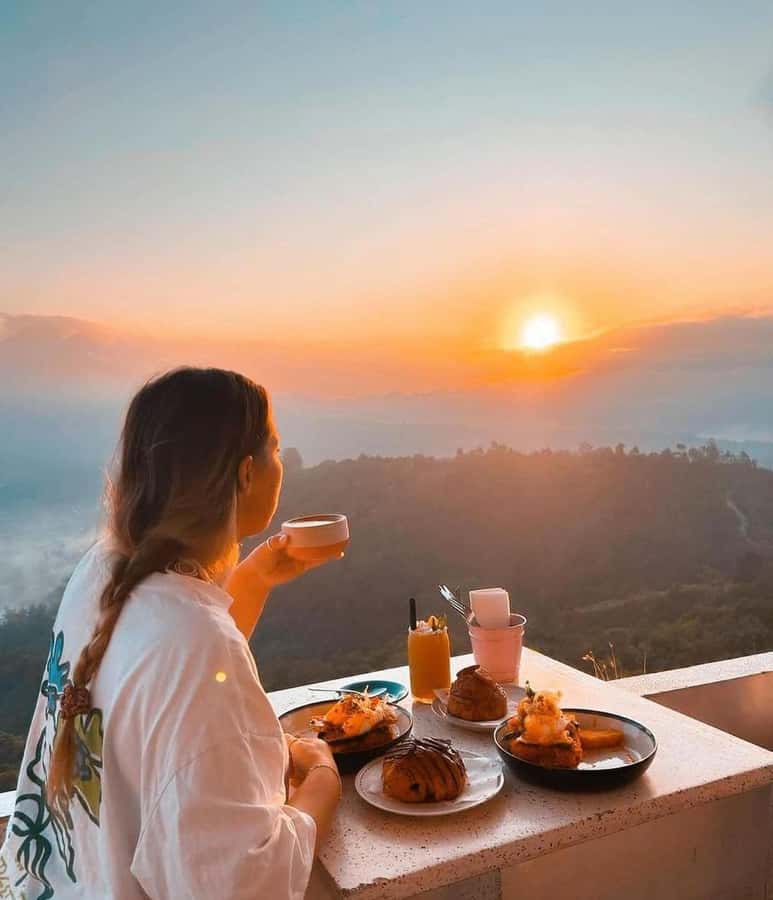 Bali: Kintamani Cafe, Waterfall, Temple and Cretya Ubud Tour - Stop 1: Kintamani Cafe Breakfast and Sunrise Views Without the Crowd Feel