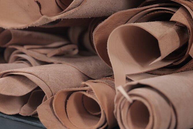 Bali Leather Craft Workshop - 6 hours ( canggu / seminyak) - The Instructors: Calm Teaching Is the Secret Ingredient