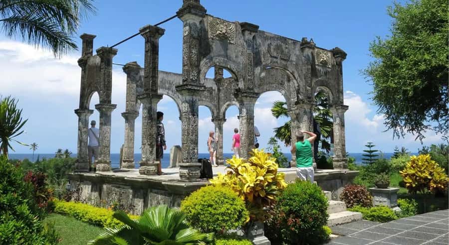 Bali: Lempuyang Temple, Tirta Gangga, and Goa Lawah Tour - Tirta Gangga Water Palace Pools and Fresh Spring Dip