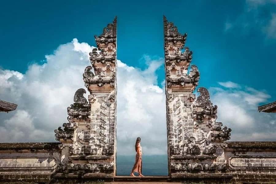 Bali: Lempuyang Temple, Tirta Gangga, Taman Ujung & Beach - Taman Ujung: royal water palace pavilions and big mountain-to-coast views