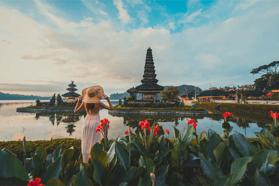 Bali: Lovina Beach and Bedugul Mountain Private Tour - Candi Kuning Market: Orchids, Strawberries, and Real-Life Bali Stops