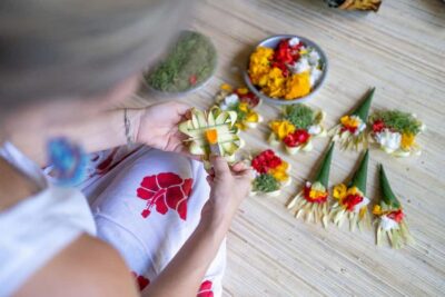 Bali: Making Canang Sari Make Offering for Ritual Bali - Ubud’s Local Setting: Clothes, Calm, and a Neighborhood Feel