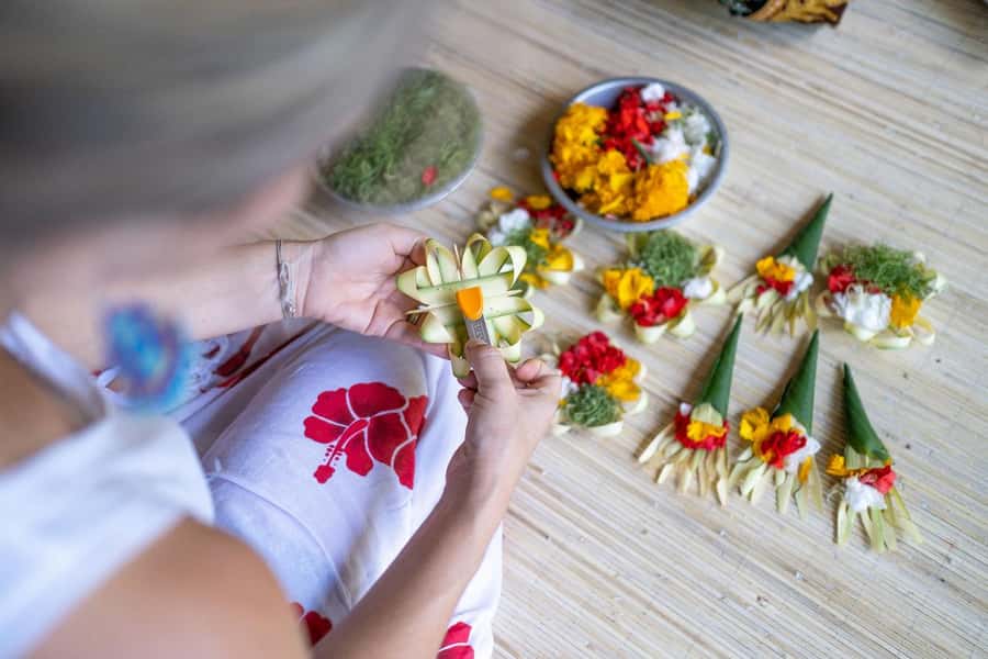 Bali: Making Canang Sari Make Offering for Ritual Bali - Ubud’s Local Setting: Clothes, Calm, and a Neighborhood Feel