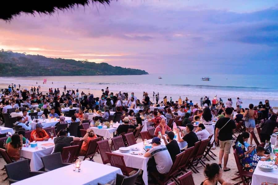 Bali: MELASTI BEACH SUNSET KECAK DANCE WITH DINNER PACKAGES - Uluwatu Temple stop: quick, scenic, and where you should respect the monkeys