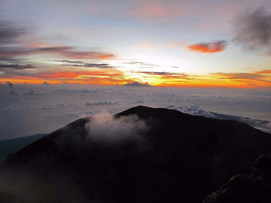Bali: Mount Agung Sunrise Trekking Tour via Besakih Temple - Guides, Safety Gear, and the English-Language Factor