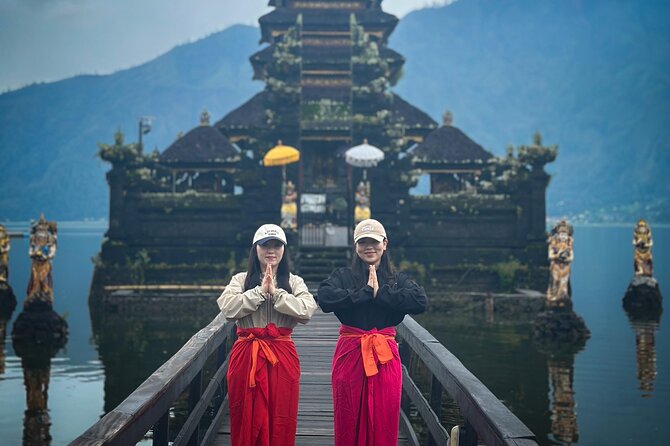 Bali: Mount Batur Jeep Sunrise & Hot Springs - All Inclusive - Floating temple photos: short stop, big visual payoff