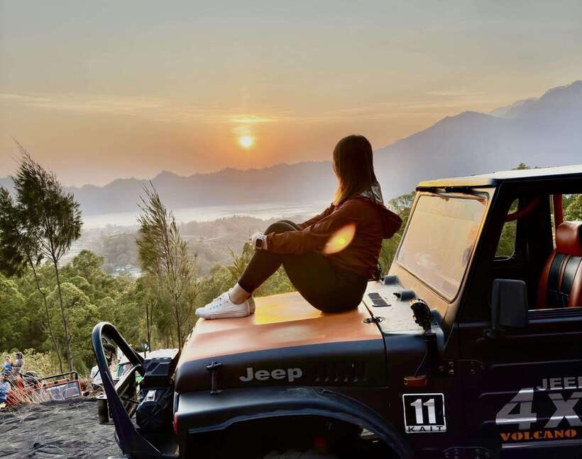 Bali: Mount Batur Jeep Sunrise with Transfers & Breakfast - Getting into the 4WD jeep: comfort, safety, and what to expect