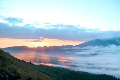Bali: Mount Batur Sunrise Guided Hike and Natural Hot Spring - Your Guide and the Group Pace: Why the Hike Feels Doable