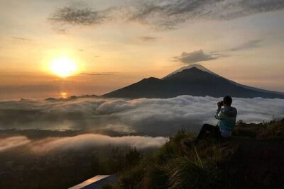 Bali Mount Batur Sunrise Hike and Natural Hot Spring - Descending to Toya Bungkah: When the Day Turns Lighter