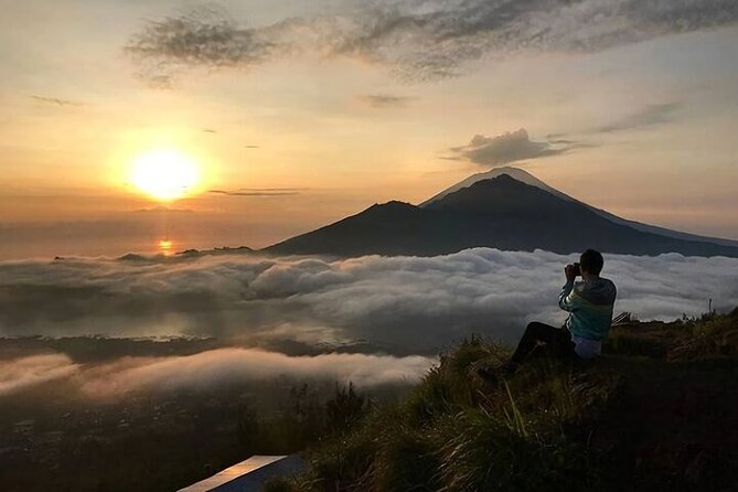 Bali Mount Batur Sunrise Hike and Natural Hot Spring - Descending to Toya Bungkah: When the Day Turns Lighter