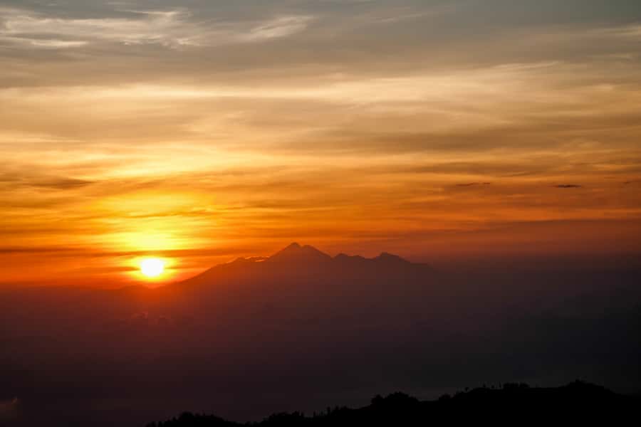 Bali: Mount Batur Sunrise Hike with Breakfast & Hot Spring - Summit breakfast cooked by volcano steam (and why it feels different)