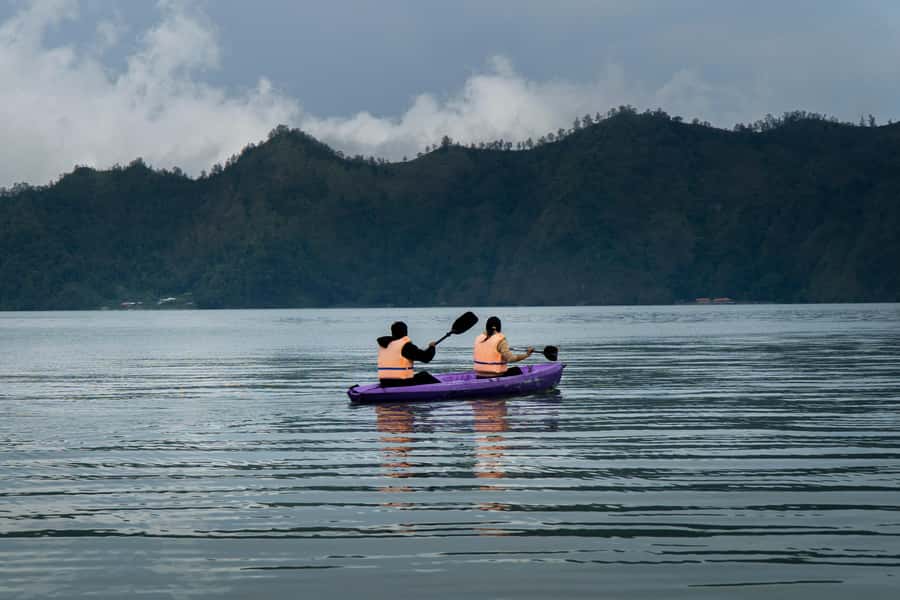 Bali: Mount Batur Sunrise Trek & Lake Batur Canoe Tour - Light breakfast at the top (and the egg-steaming moment)