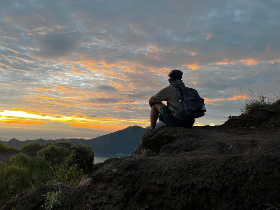 Bali: Mount Batur Sunrise Trek & Lake Batur Canoe Tour - Lake Batur canoe ride: cool air and quiet crater-lake views