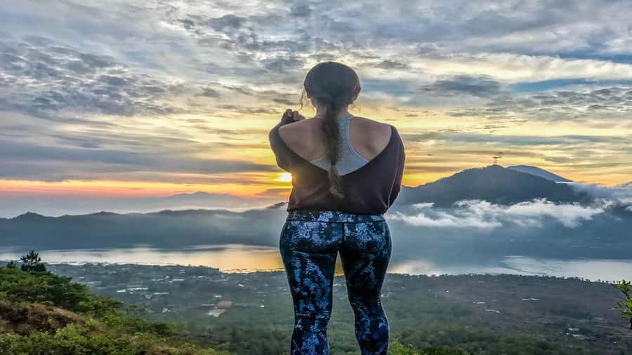 Bali: Mount Batur Sunrise Trek with A Female Guide - From Mt. Batur Lounge to the Trailhead: Facilities and Comfort