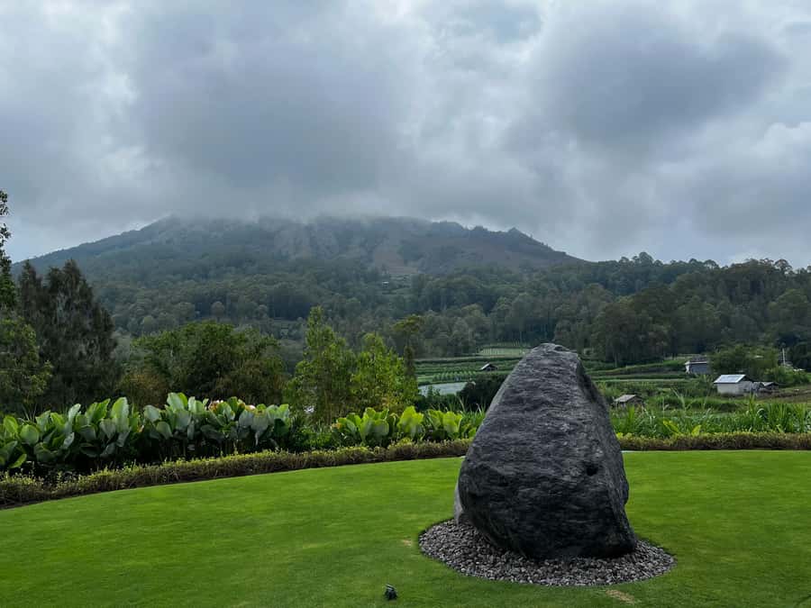 Bali: Mount Batur Sunrise Trek with A Female Guide - The Pre-Dawn Hike: Headlamps, Black Sand, and the Crater Walk