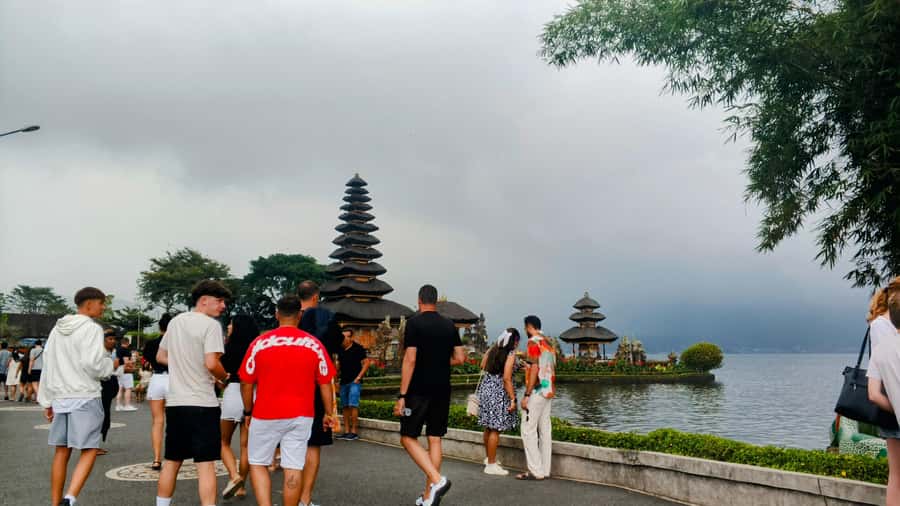 Bali: North Bali Tour With Yeh Hoo Waterfall - Ulun Danu Beratan Temple: where the lake setting does half the work