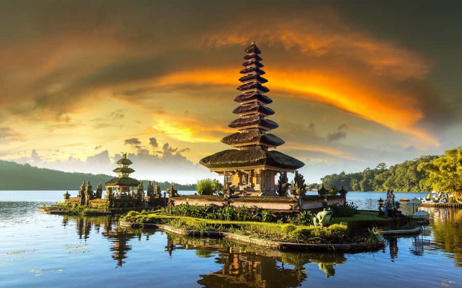Bali: North Highlights Private Full-Day Customized Tour - Temples and Lake Views: Ulun Danu, Brahmavihara Arama, Twin Lakes