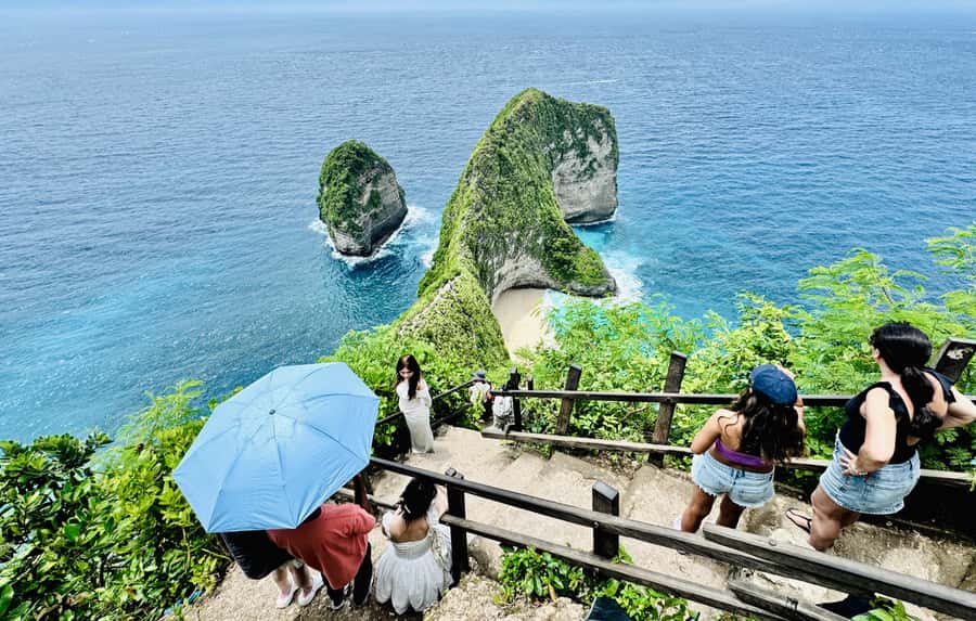 Bali: Nusa Penida: Private West Coast Excursion Full Package - Lunch With a View: Fueling the Afternoon Without Slowing You Down