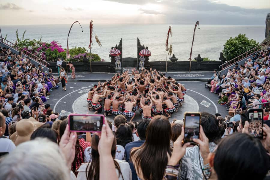 Bali: Padang Beach, Uluwatu Kecak Fire Dance, & Suluban Tour - Lunch with coastal views: keep it simple and save energy