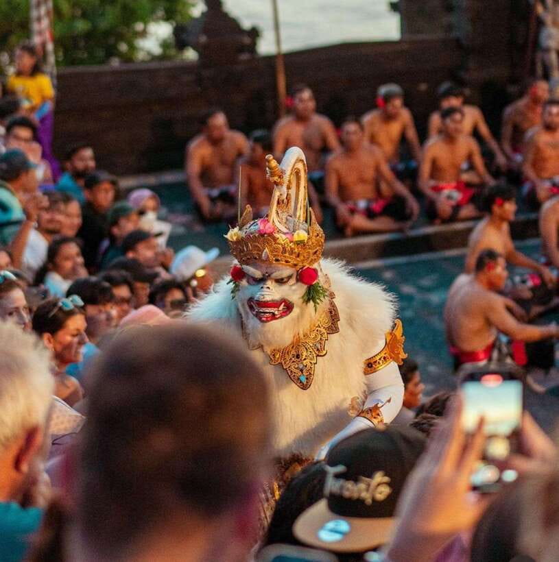 Bali: Padang Padang Beach, Uluwatu Temple & Kecak Dance - Key things you’ll notice right away