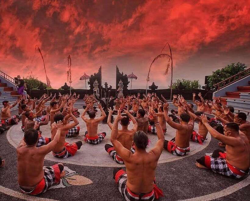Bali: Padang Padang Beach, Uluwatu Temple & Kecak Dance - Uluwatu Temple: cliff corners, walking paths, and monkey awareness