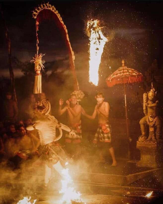Bali: Padang Padang Beach, Uluwatu Temple & Kecak Dance - Who should book this tour, and who should skip it