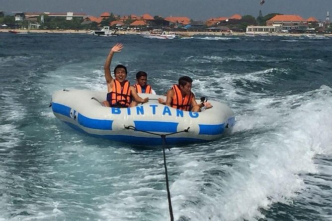 Bali Parasailing Adventure,Banana Boat,Jet Ski and Donut Boat with Transfers - Getting Ready at the Beach Club: Towels, Lockers, Showers