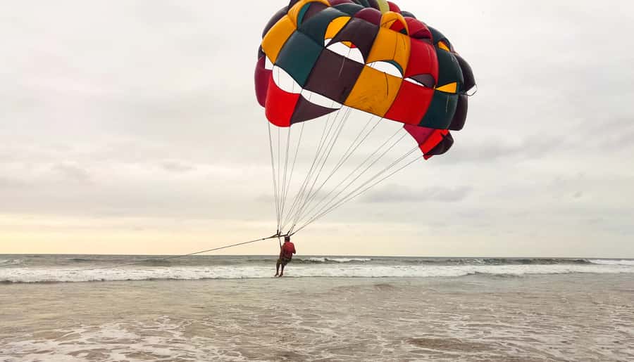 Bali: Parasailing, Jet Ski & Uluwatu Tour with Kecak Dance - Padang Padang Beach Lunch Break: Where the Day Refuels