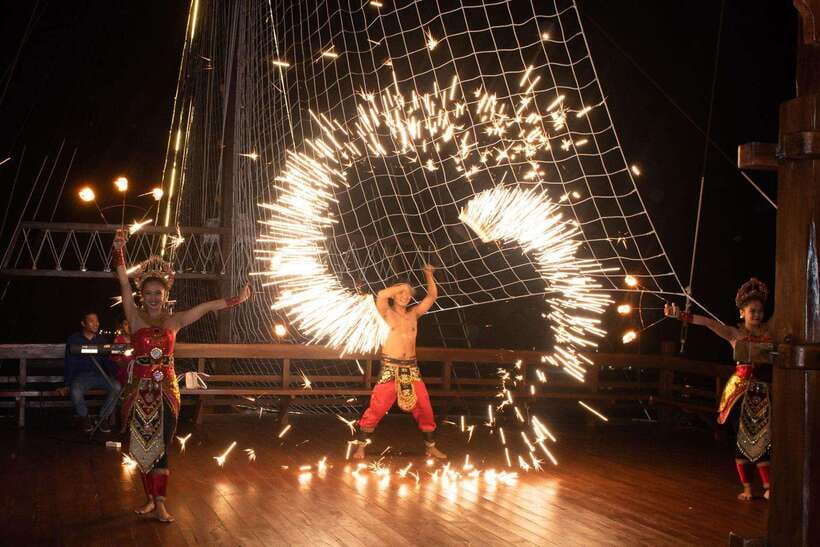 Bali Phinisi Cruise: Sunset Dinner with Live Music & Buffet - Buffet dinner on four counters: Western + Indonesian, with vegetarian options