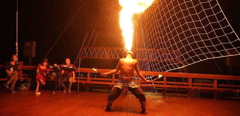 Bali Phinisi Cruise: Sunset Dinner with Live Music & Buffet - On-board comfort: air conditioning, restrooms, and sound systems