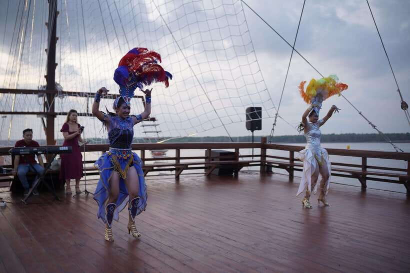 Bali Phinisi Cruise: Sunset Dinner with Live Music & Buffet - Price and value: is $60 a fair deal for this kind of evening?