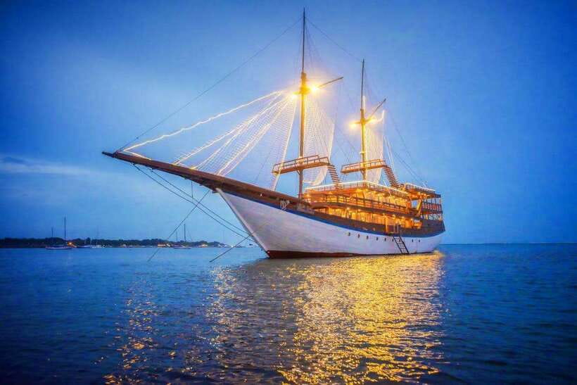 Bali Phinisi Cruise: Sunset Dinner with Live Music & Buffet - The VVIP top deck upgrade: views first, comfort second