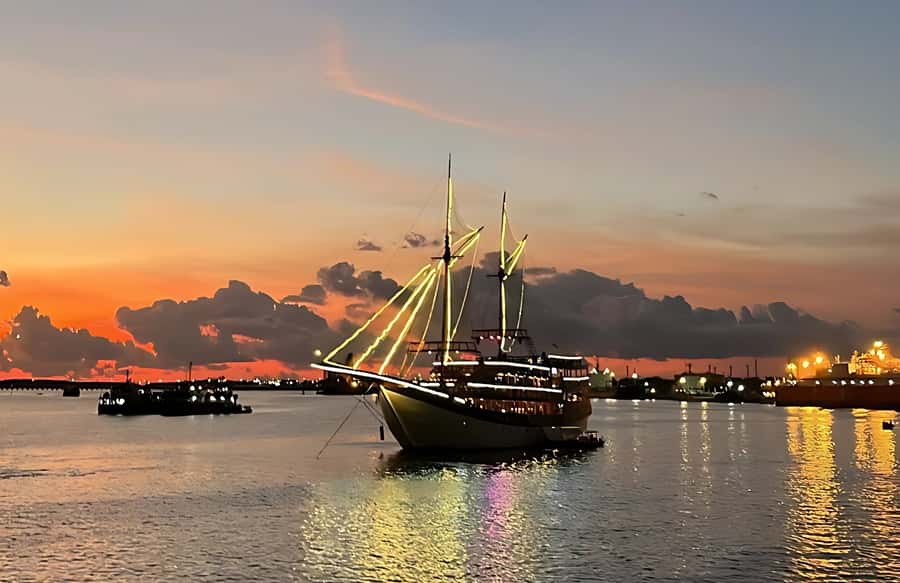 Bali: Phinisi Sunset Dinner Cruise with Entertainment - Key things I’d pay attention to