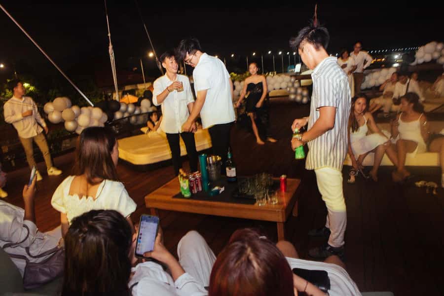 Bali: Phinisi Sunset Dinner Cruise with Entertainment - Phinisi ship sunset sailing: Nusa Dua views and the timing that matters