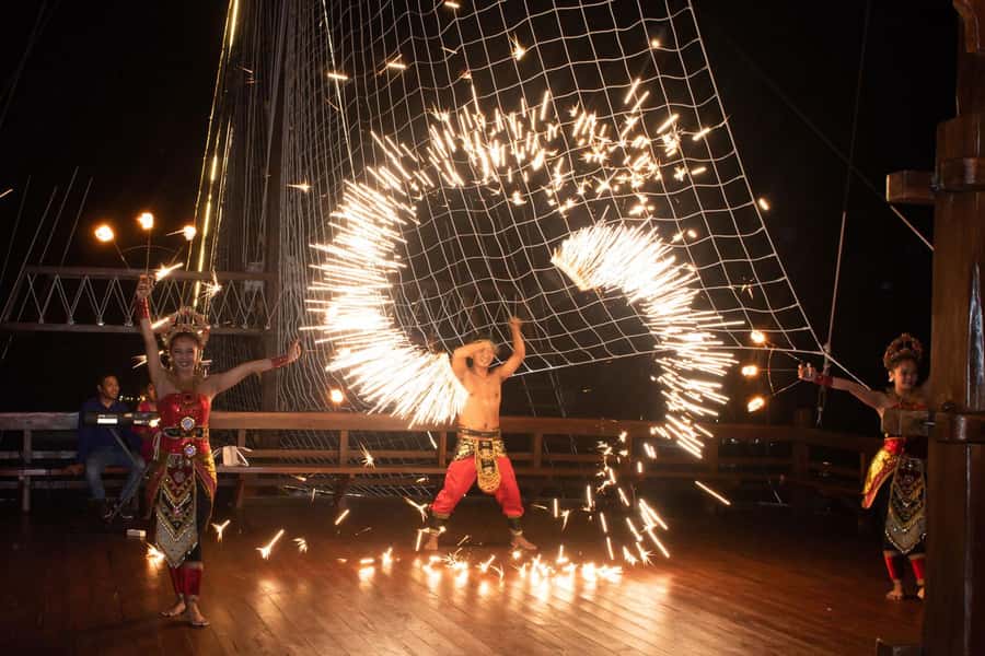 Bali: Phinisi Sunset Dinner Cruise with Entertainment - Live entertainment set: samba, sailor dances, games, and a fire performance