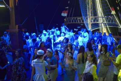 Bali: Phinisi Sunset Dinner Cruise with Entertainment - Dinner on the water: buffet style, drink flow, and vegetarian support