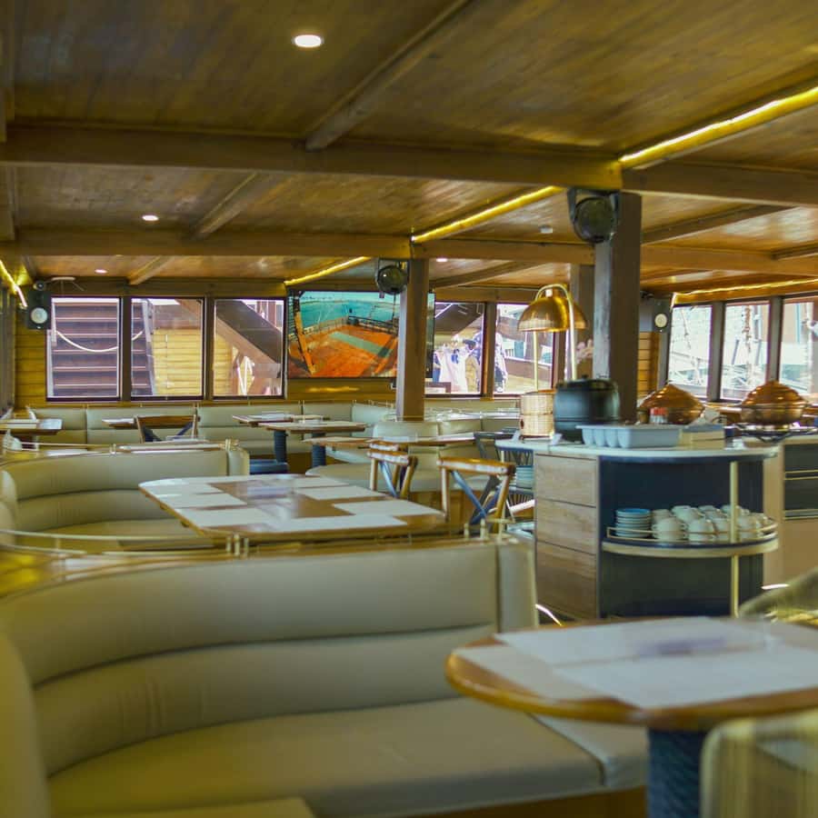 Bali: Phinisi Sunset Dinner Cruise with Entertainment - Price and logistics: meeting point, boarding deadlines, and ticket mix-ups