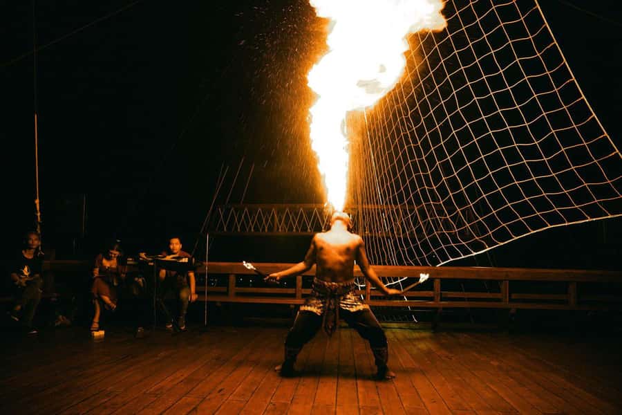 Bali: Phinisi Sunset Dinner Cruise with Entertainment - Who this Bali sunset dinner cruise suits (and who should skip it)