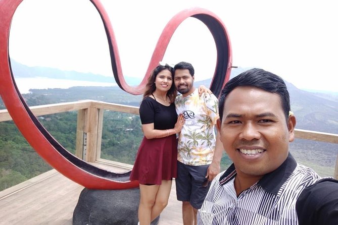 Bali Private 3 Days Tour Package Highlight - Day 3: Nusa Dua Banana Boat, Pandawa Beach Calm, Uluwatu Temple, and Jimbaran Dinner
