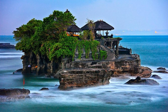 Bali Private 3 Days Tour Package Highlight - Day 2: Tanah Lot’s Ocean Views, Wanagiri’s Twin Lakes, and Ulun Danu Bratan at Brighter Hours